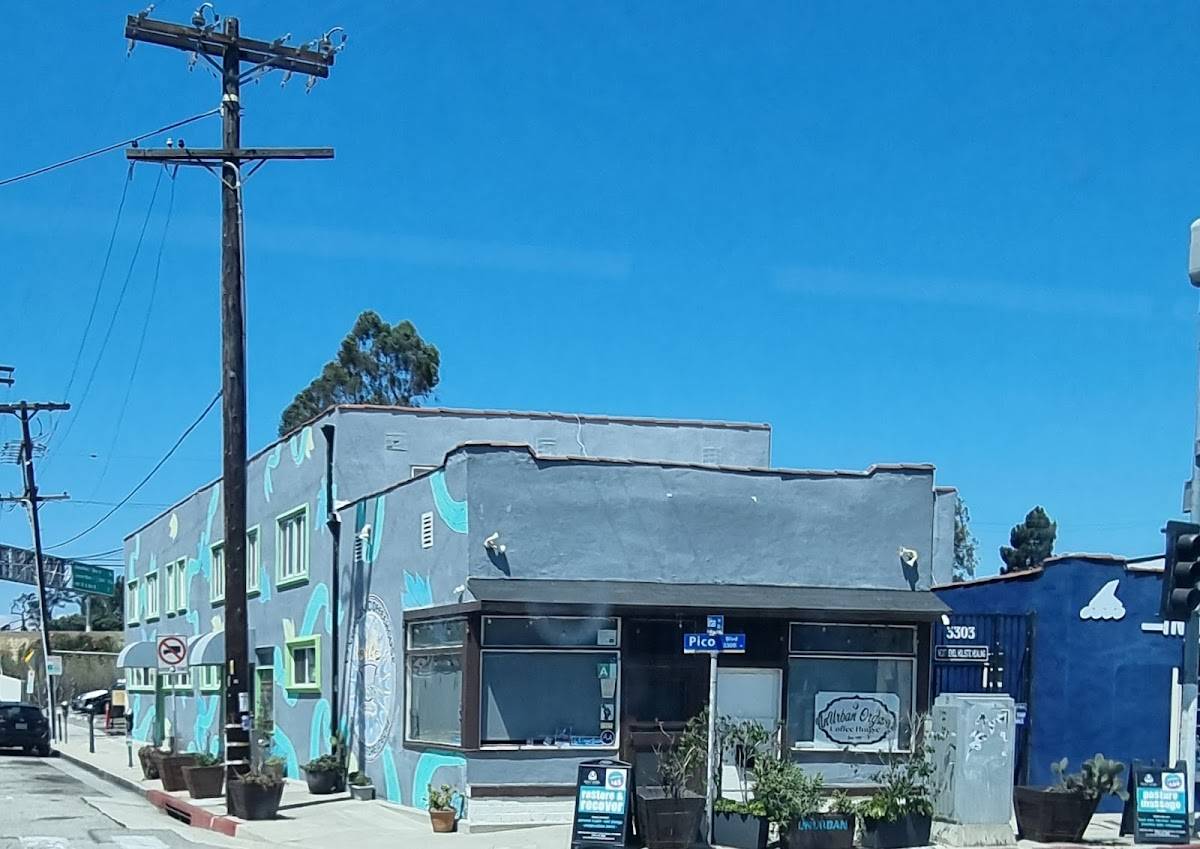 UnUrban Coffee House restaurant in Santa Monica - photo 3