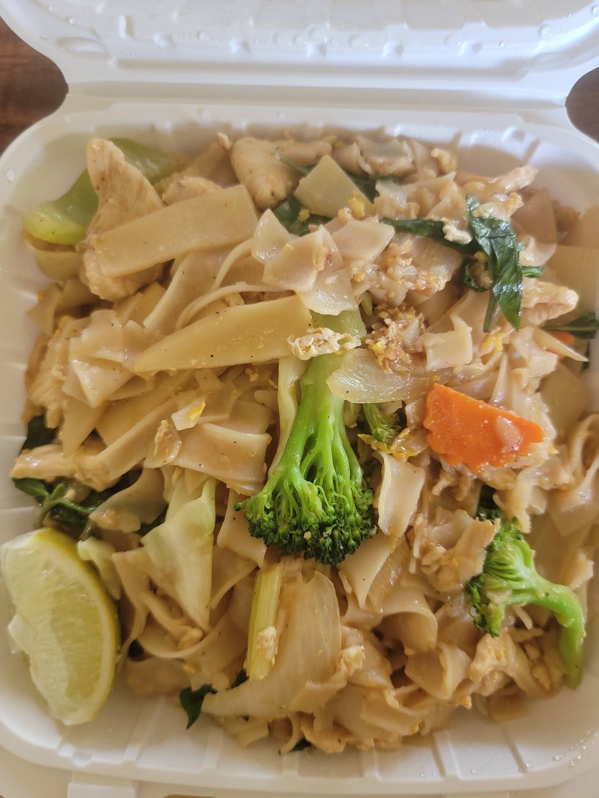 Aunty Pon's Thai Food Truck restaurant in Volcano - photo 2