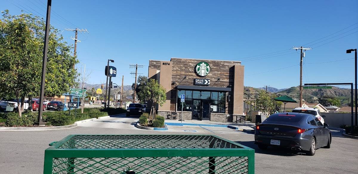 Starbucks restaurant in Los Angeles - photo 4