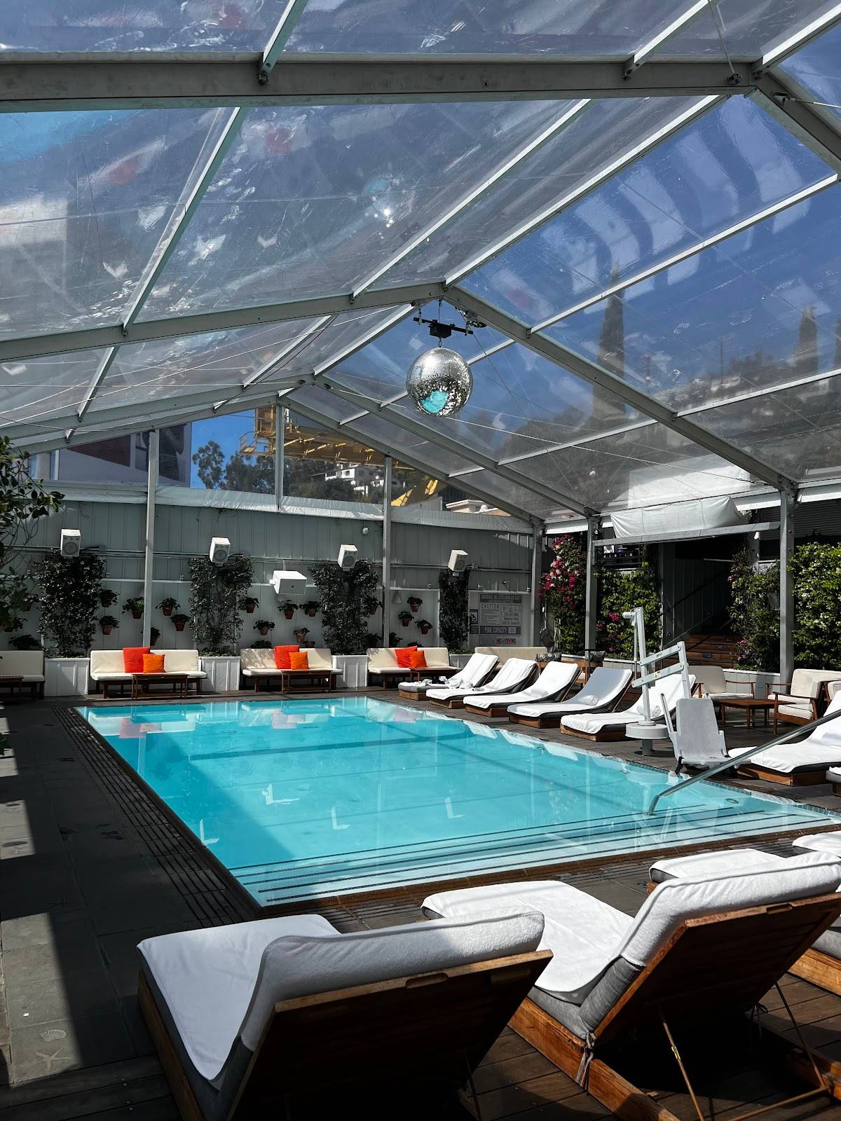 Skybar Los Angeles restaurant in West Hollywood - photo 5