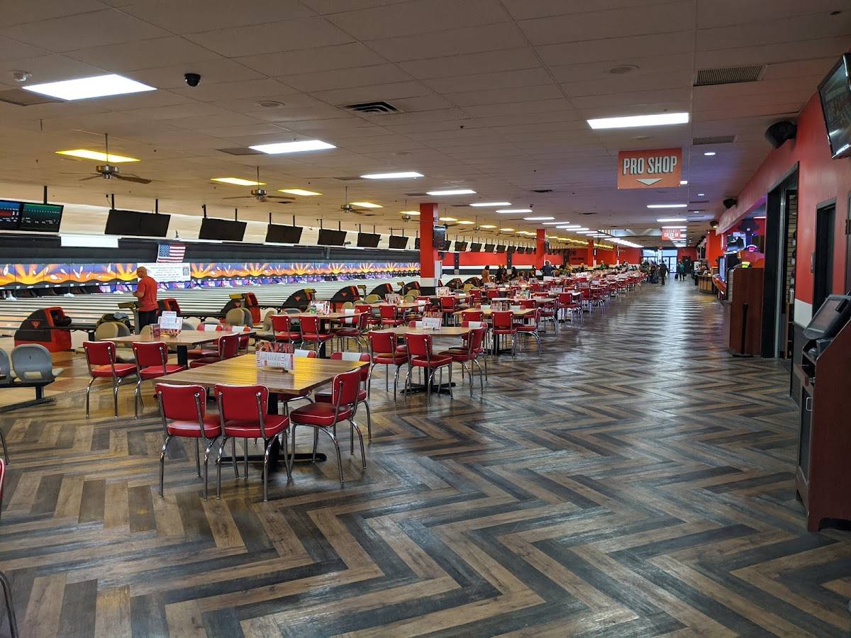 Bowlero Kenner restaurant in Kenner - photo 2