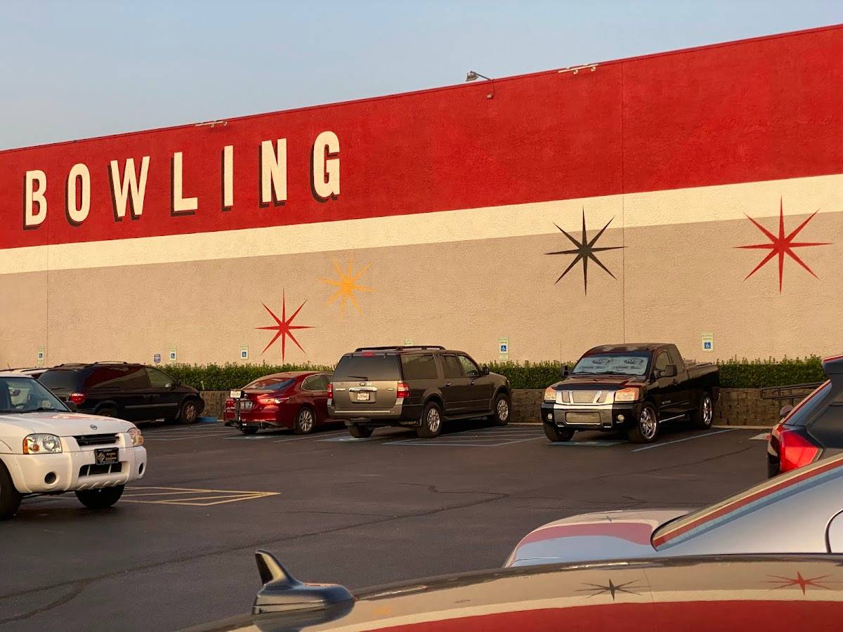 Bowlero Kenner restaurant in Kenner - photo 3
