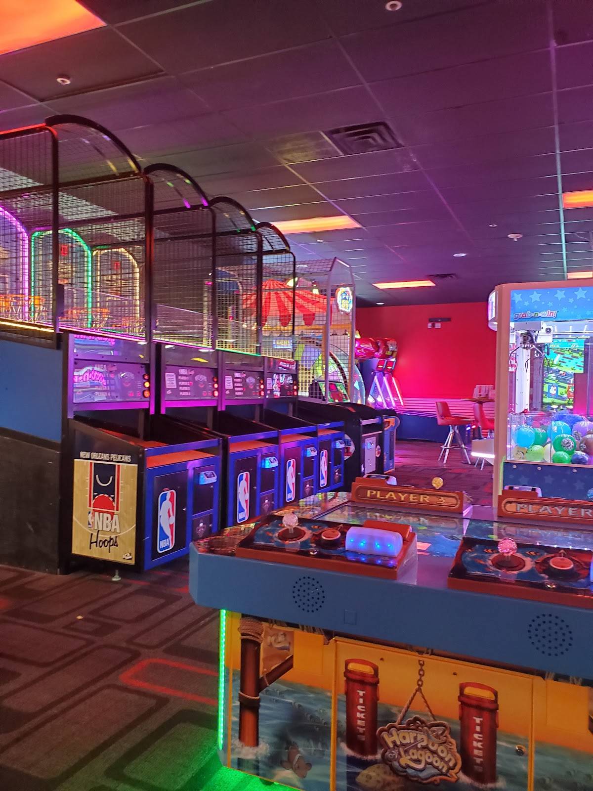 Bowlero Kenner restaurant in Kenner - photo 4