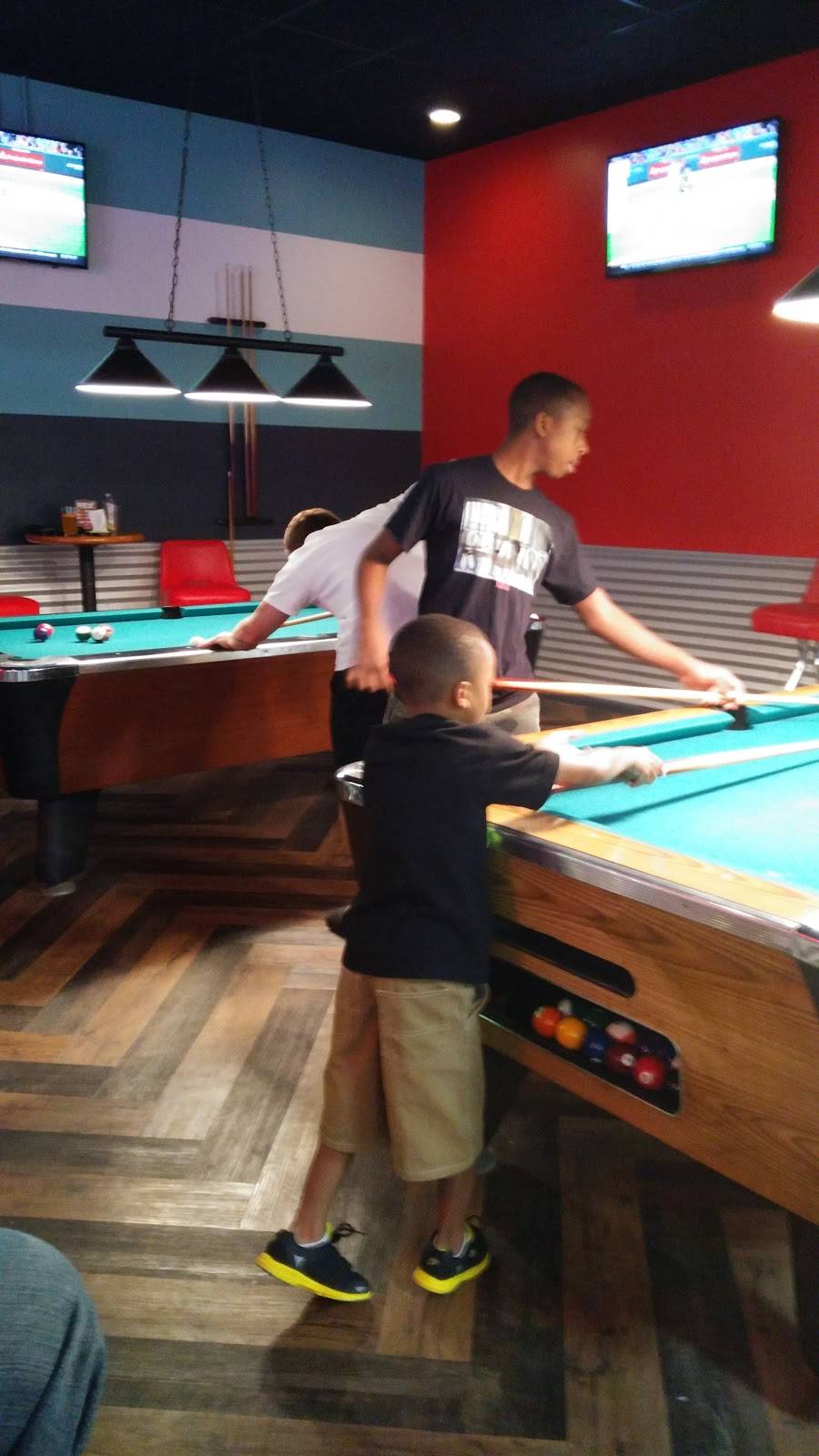 Bowlero Kenner restaurant in Kenner - photo 5