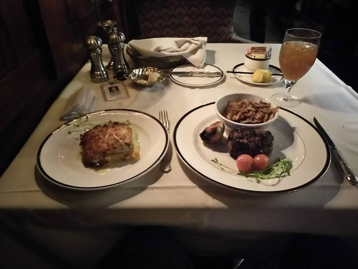 Pacific Dining Car restaurant in Los Angeles - photo 3