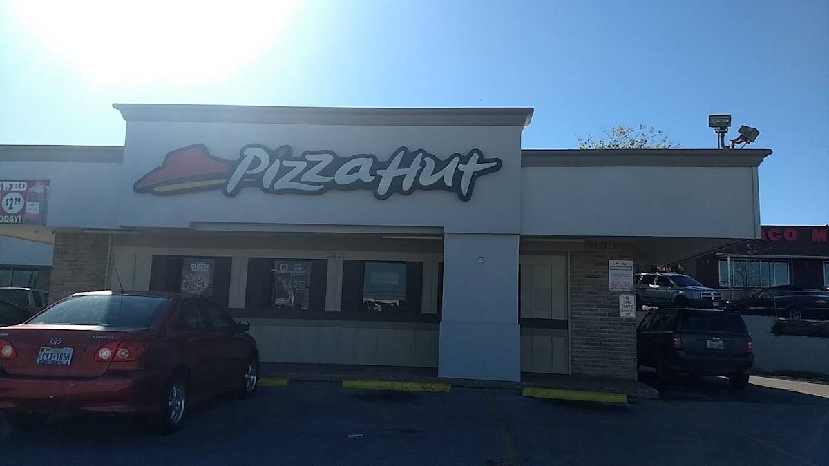 Pizza Hut restaurant in Austin - photo 4
