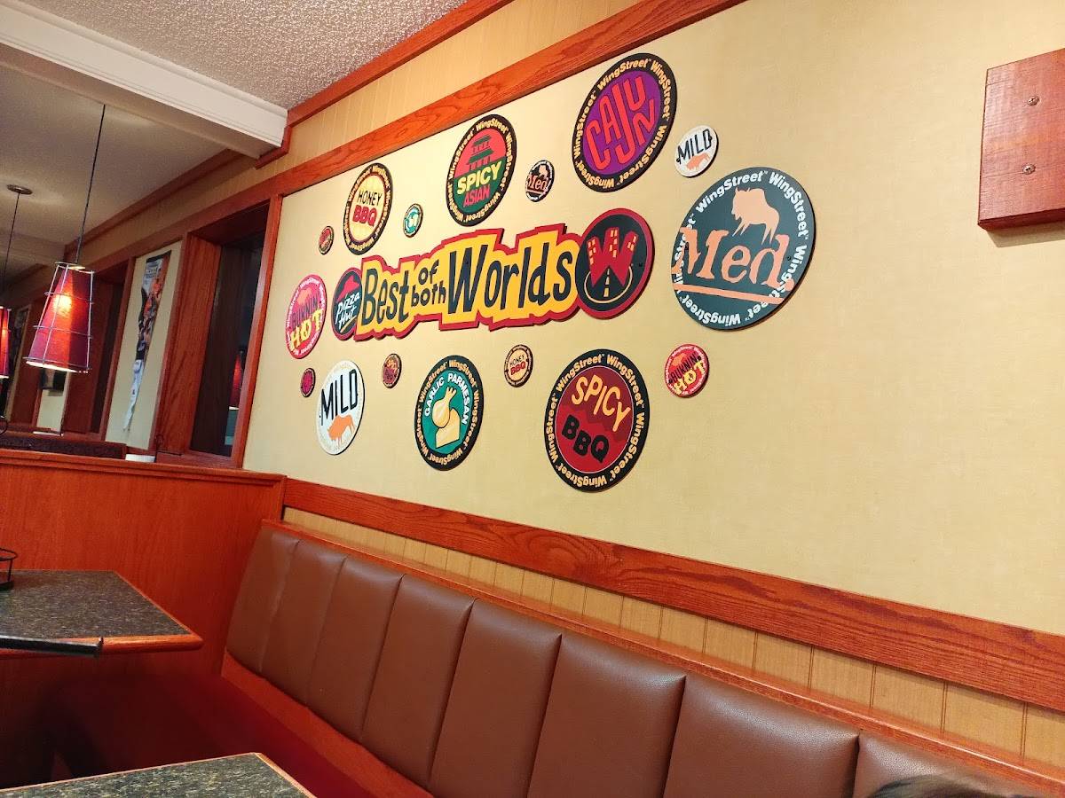 Pizza Hut restaurant in Austin - photo 5