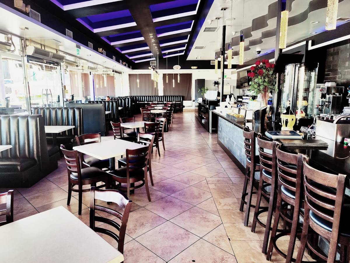 Aroma Sunset Bar and Grill restaurant in Los Angeles - photo 4