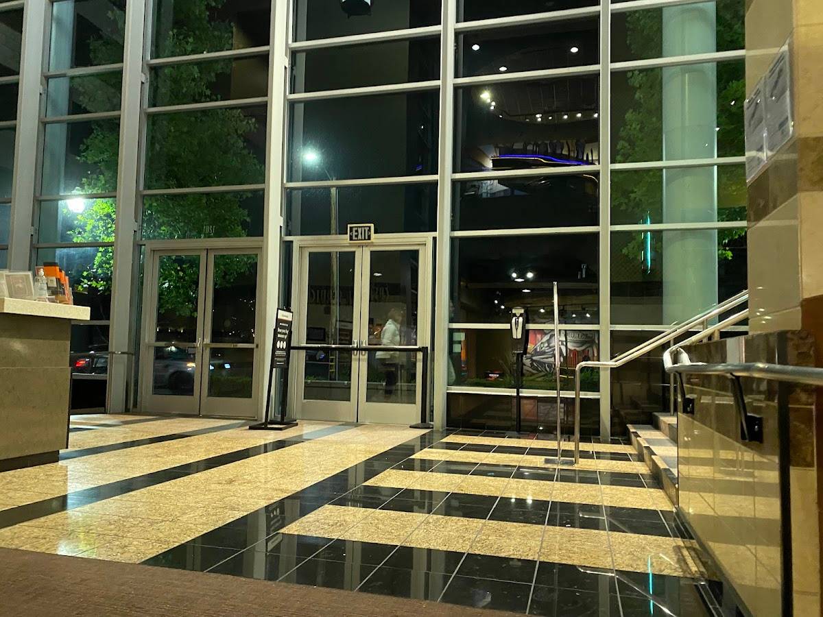 Cinemark Century Walnut Creek 14 and XD restaurant in Walnut Creek - photo 5