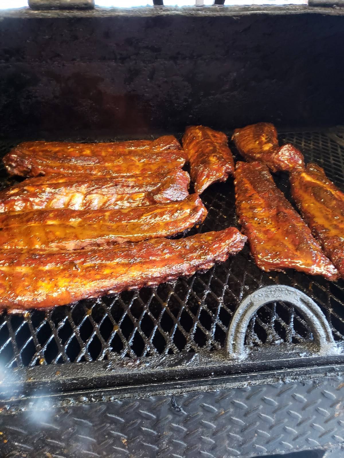 Tiny House BBQ restaurant in Beaumont - photo 3