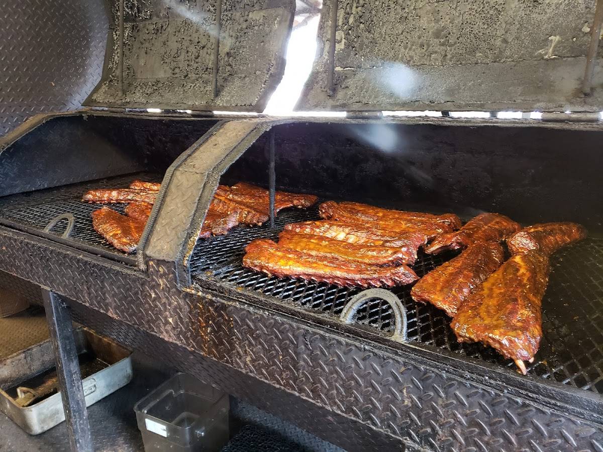 Tiny House BBQ restaurant in Beaumont - photo 5