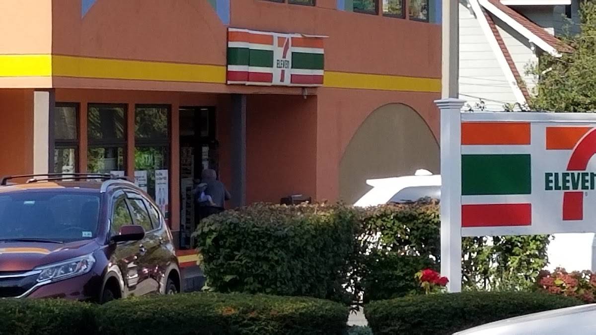 7-Eleven restaurant in Rutherford - photo 3