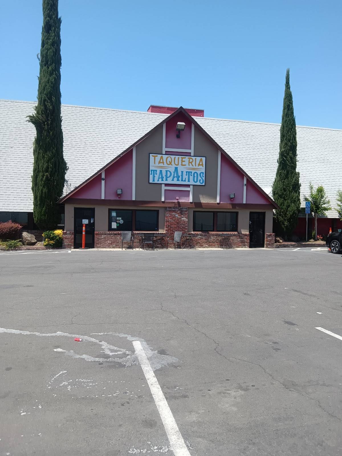 Taqueria Tapaltos restaurant in Sacramento - photo 3