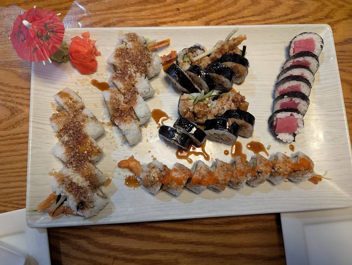 Pacific Paradise Asian Dine-In and Sushi Bar restaurant in Albuquerque - photo 3