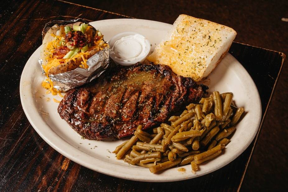 Perry's Sports Bar and Grill restaurant in Metairie - photo 2
