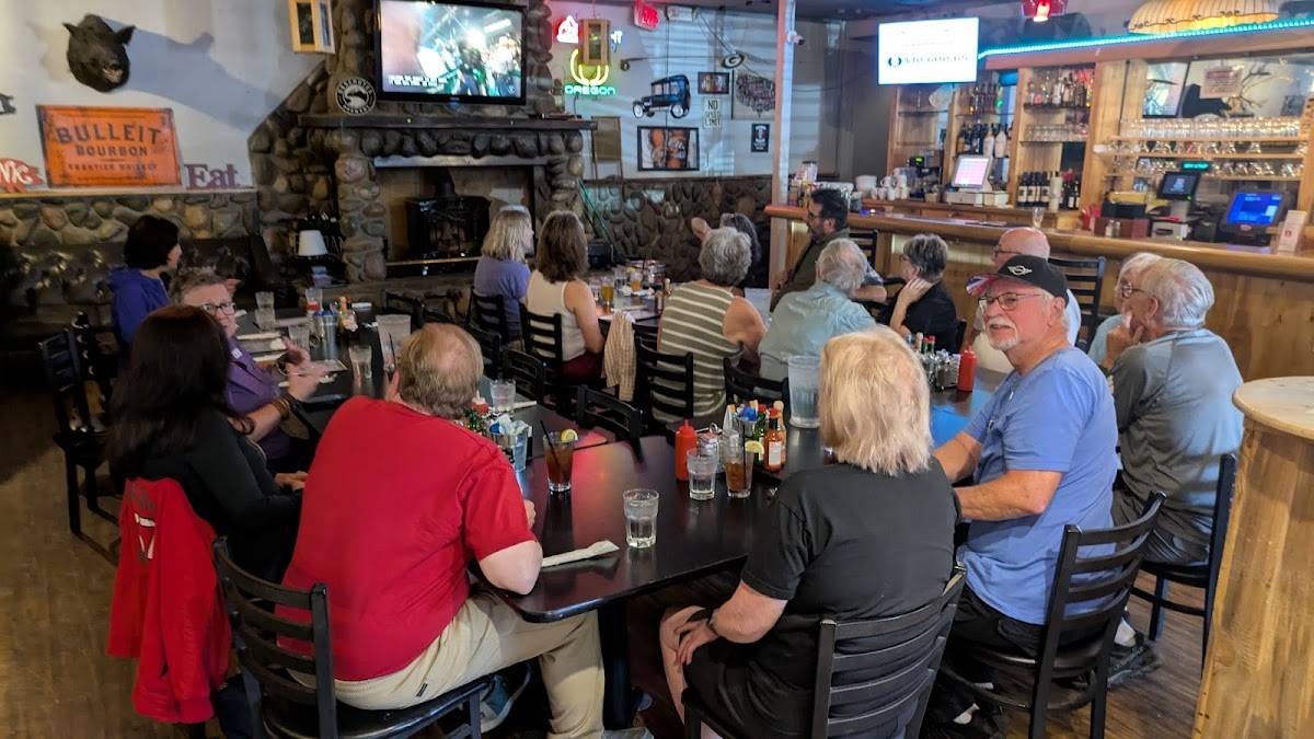 Crossroads BBQ Pit & Pub restaurant in Prineville - photo 4