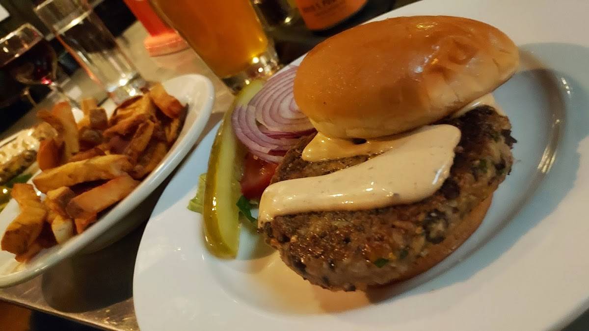 Trina's Starlite Lounge restaurant in Somerville - photo 4