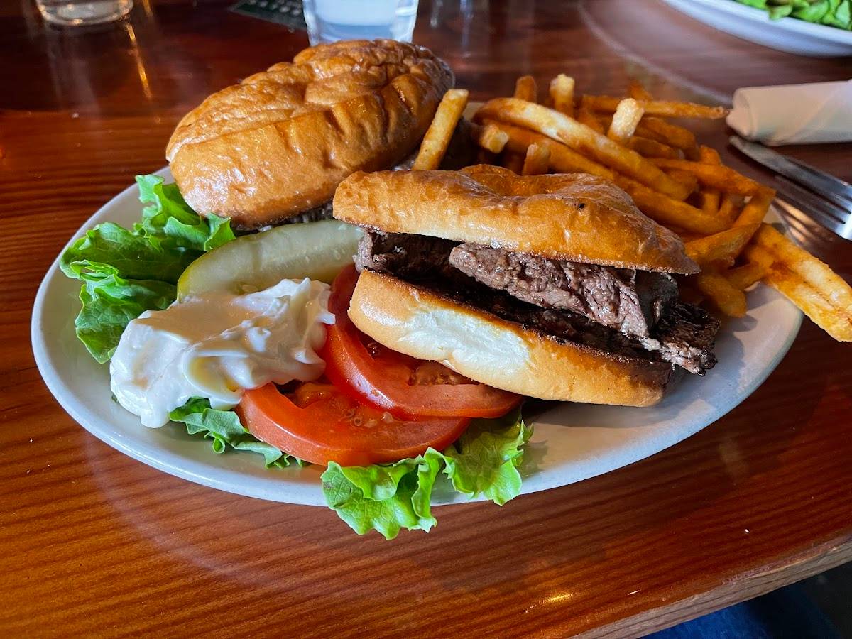 Jamie's Broadway Grille restaurant in Sacramento - photo 2