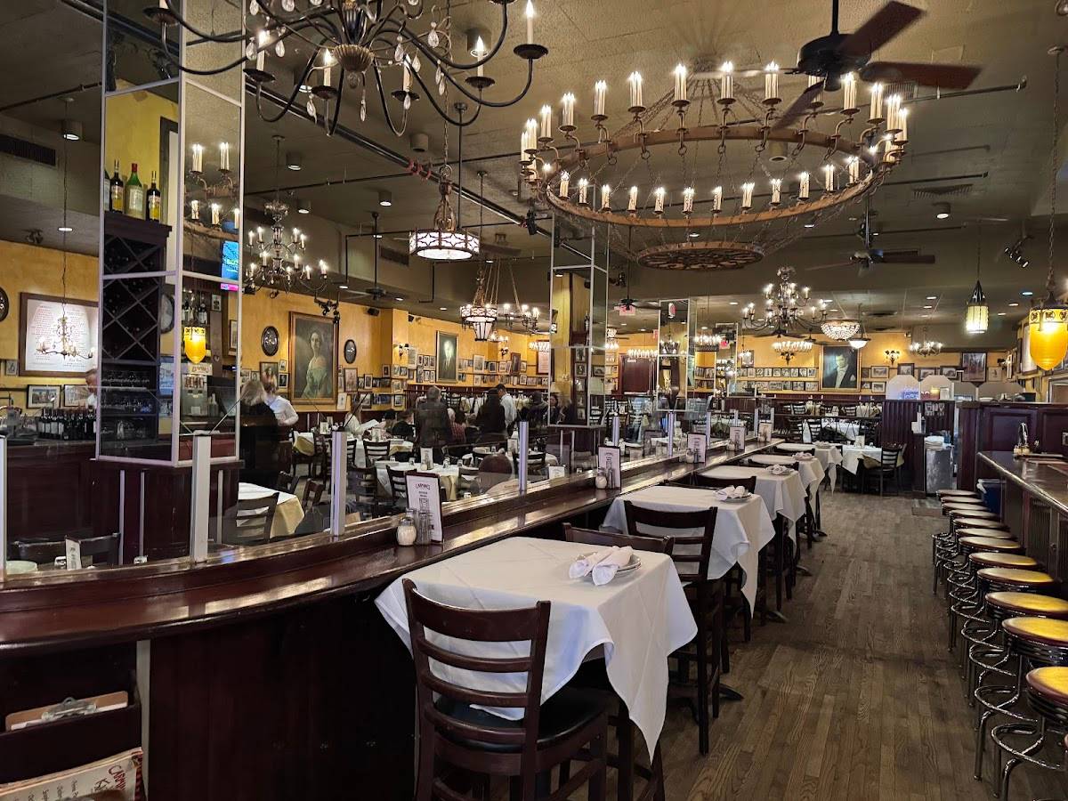 Carmine's - Time Square restaurant in New York - photo 4
