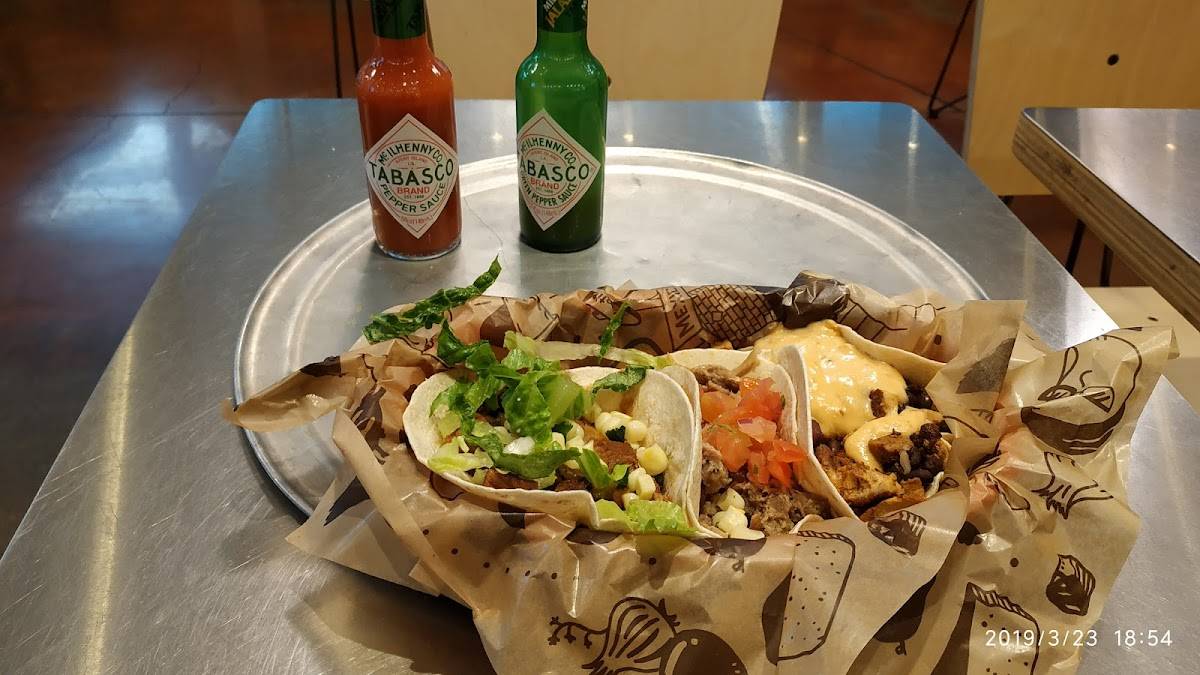 Chipotle Mexican Grill restaurant in Glendale - photo 5