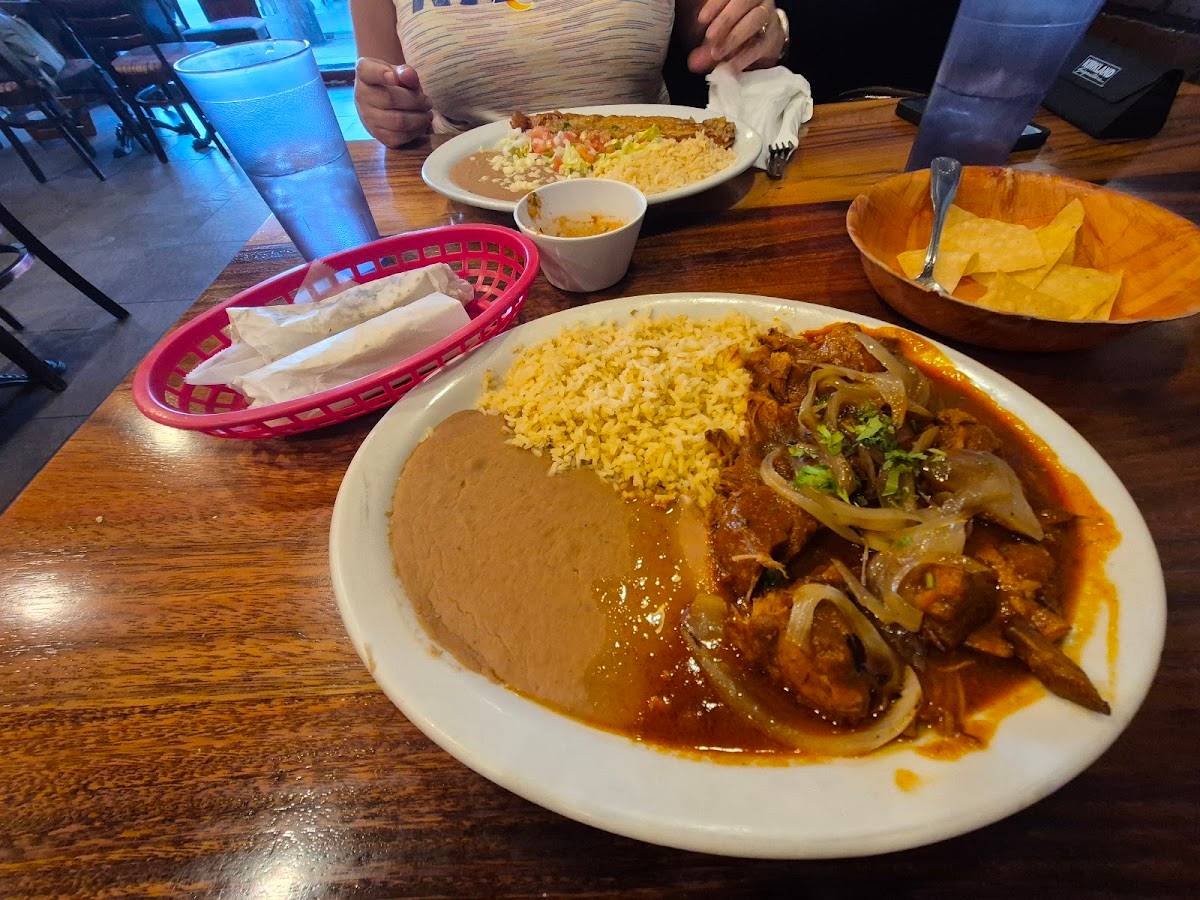 Gloria's Cafe restaurant in Los Angeles - photo 3