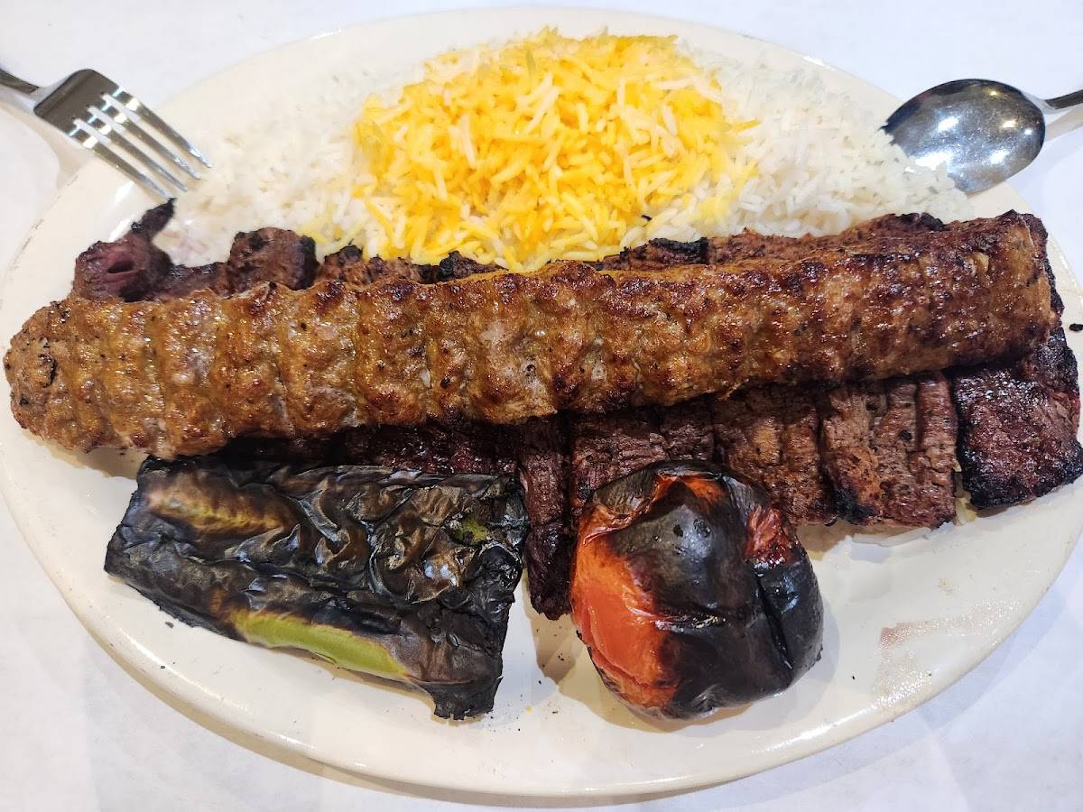 Raffi's Place restaurant in Glendale - photo 3