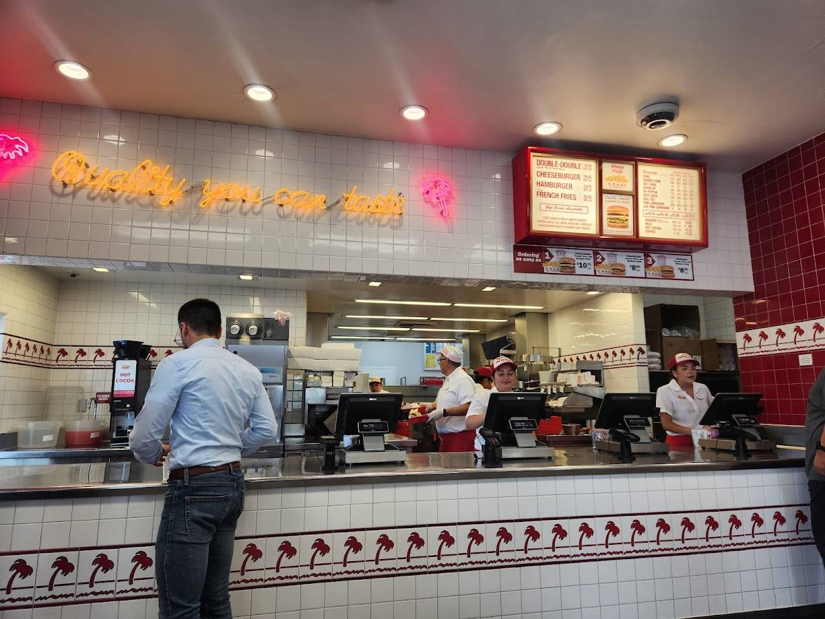 In-N-Out Burger restaurant in Placentia - photo 3