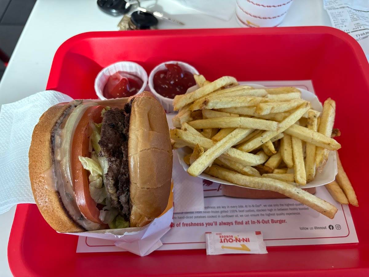 In-N-Out Burger restaurant in Placentia - photo 4