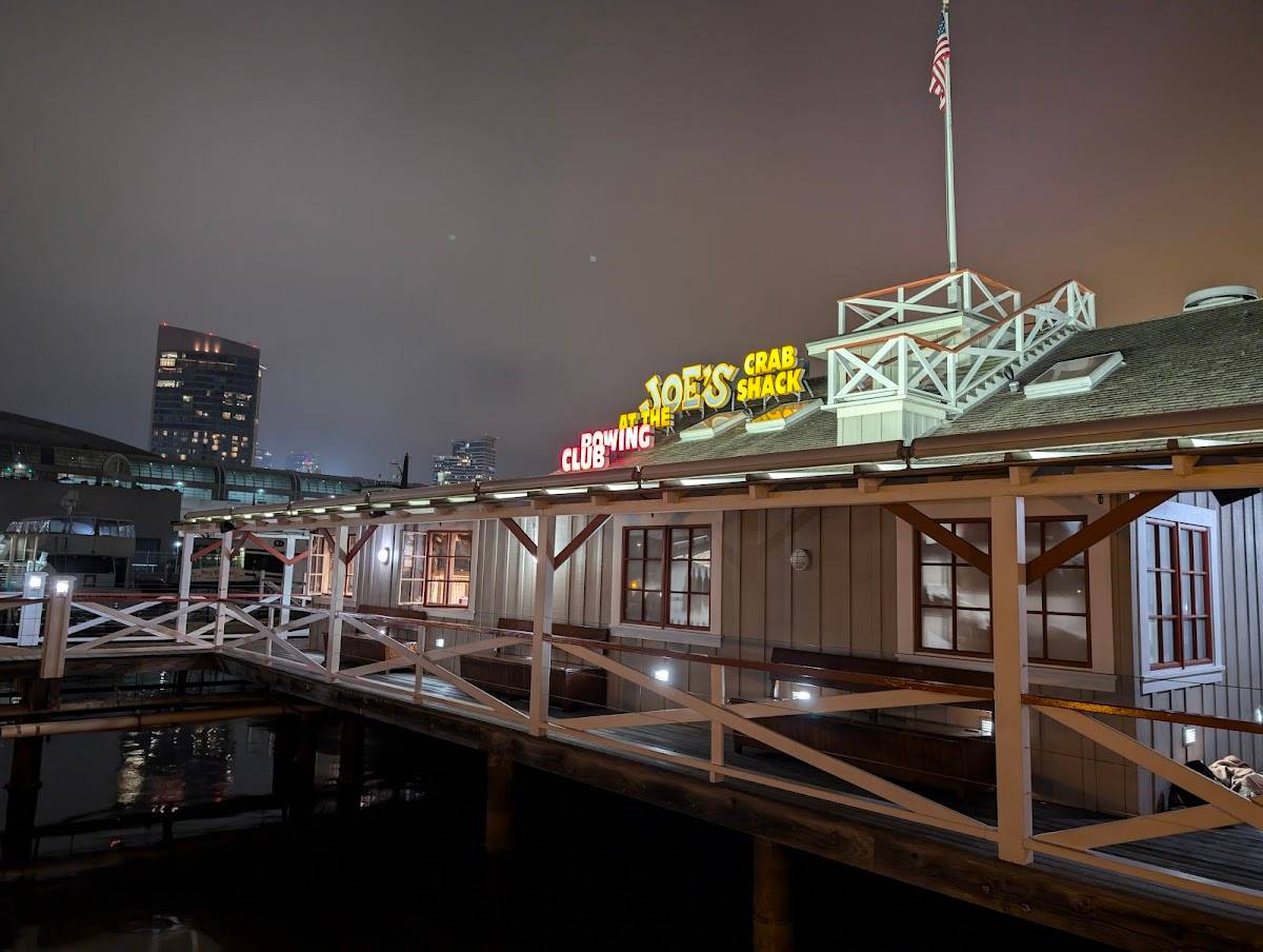 Joe's Crab Shack restaurant in San Diego - photo 4