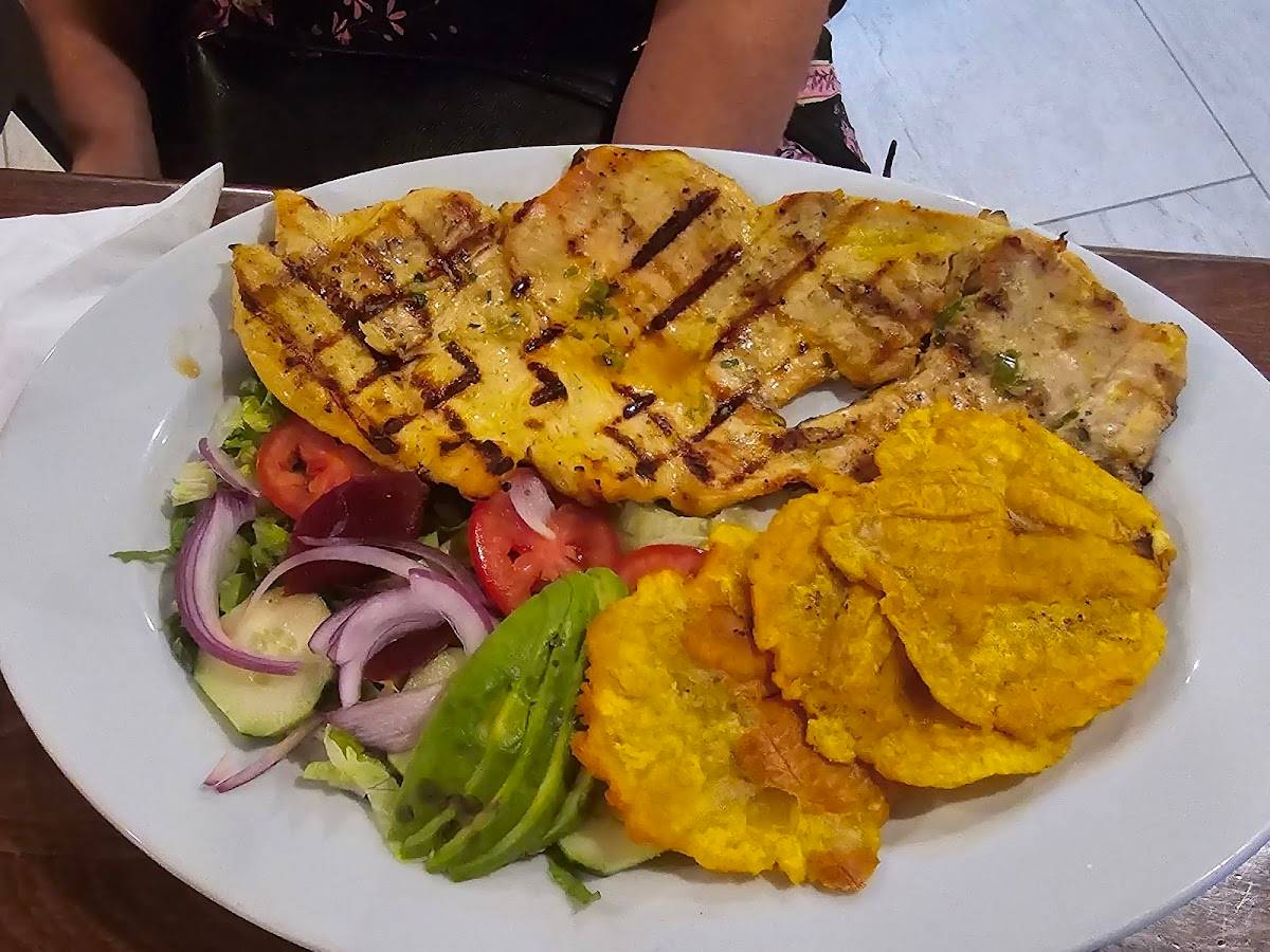 La Fogata Restaurant restaurant in Elizabeth - photo 4