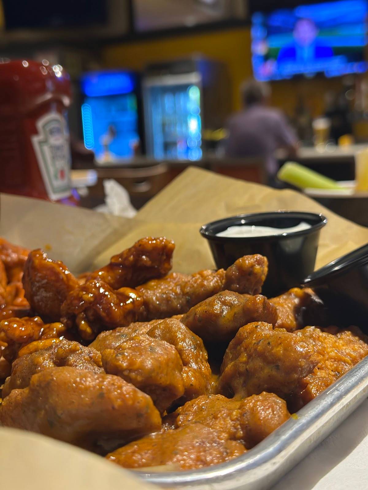 Buffalo Wild Wings restaurant in Chicago - photo 3