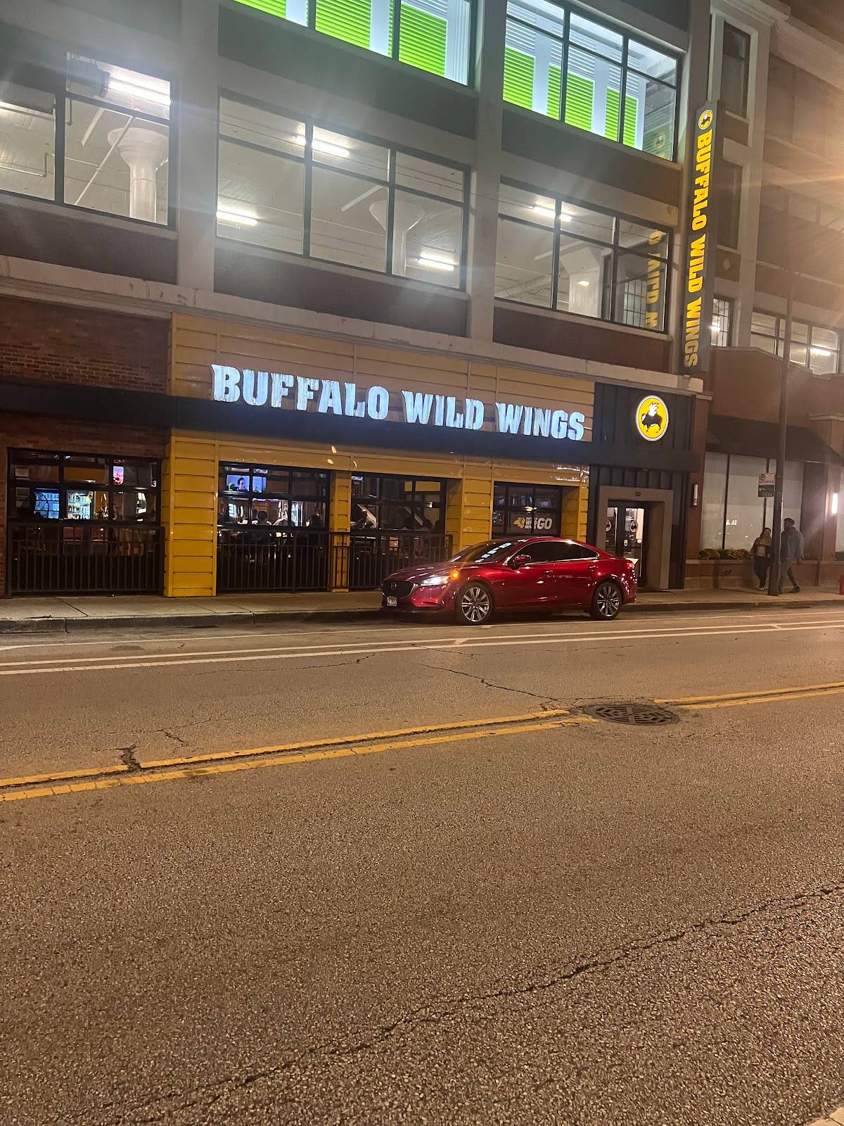 Buffalo Wild Wings restaurant in Chicago - photo 5