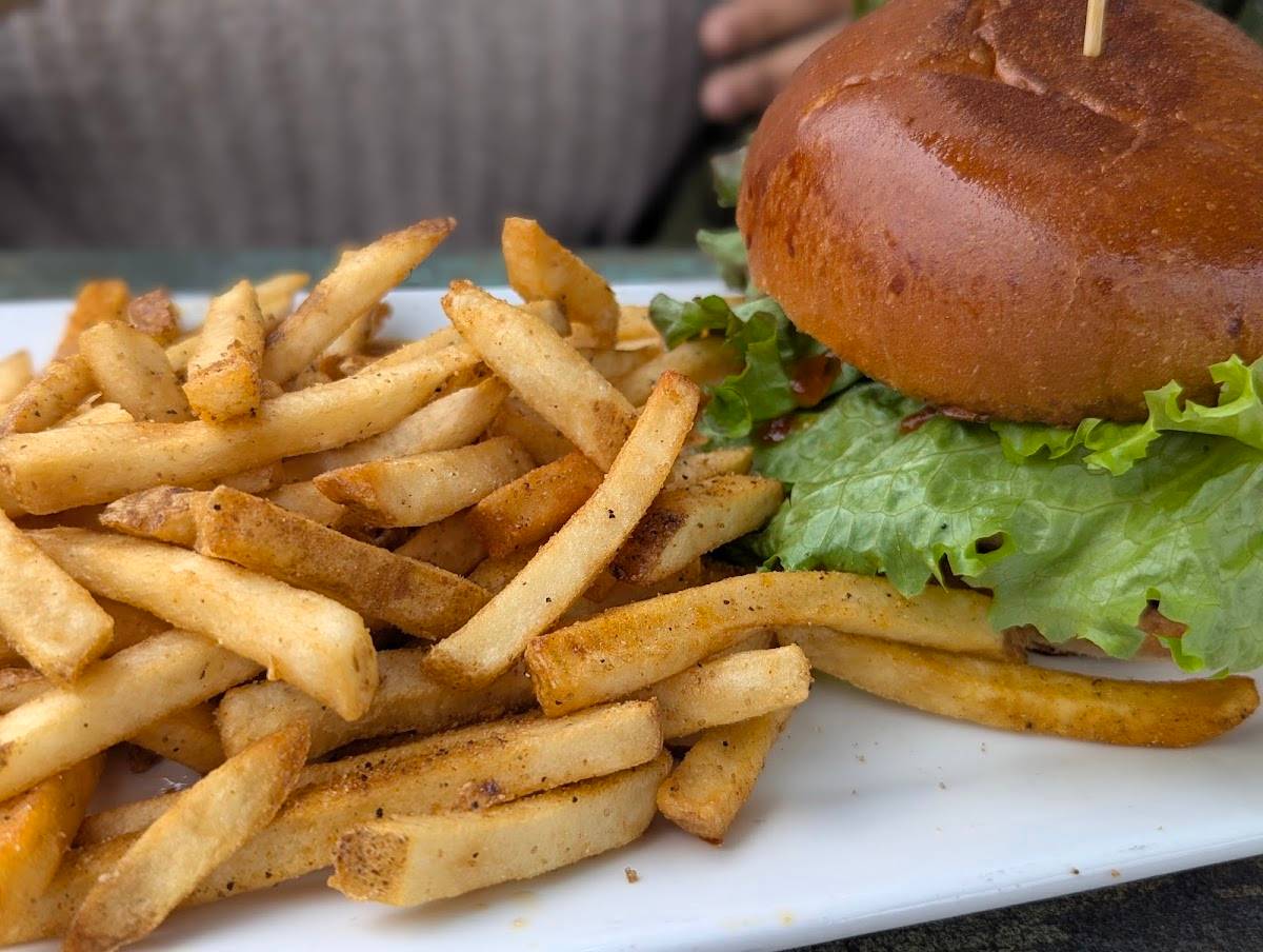 1850 Restaurant and Brewery restaurant in Mariposa - photo 4