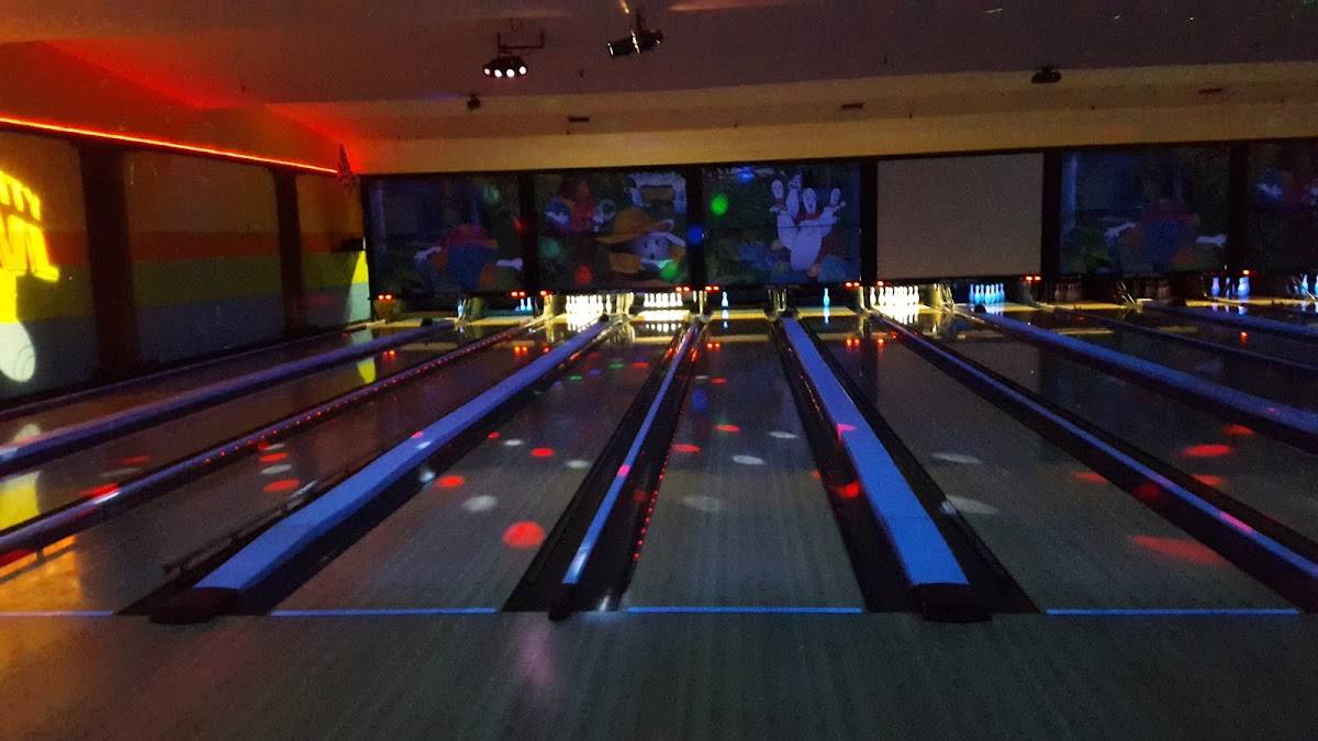 Back Alley Bowling - Glendale restaurant in Glendale - photo 3