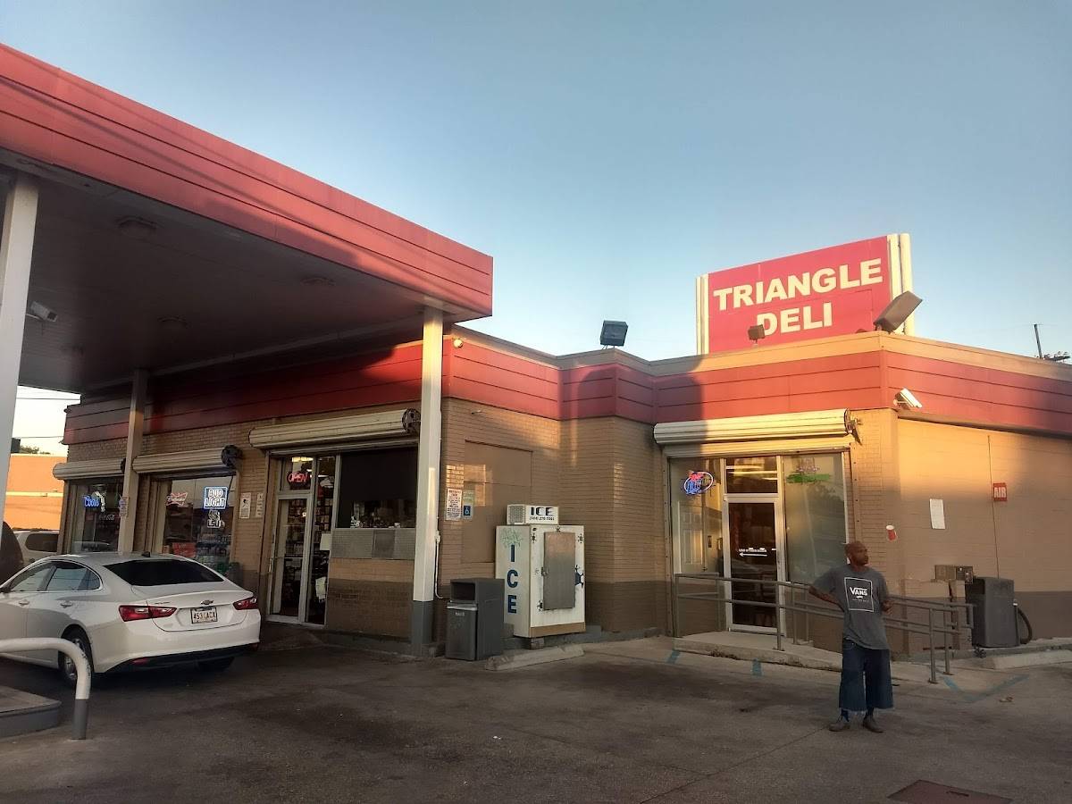 TRIANGLE DELI