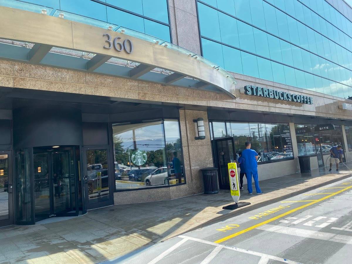 Starbucks restaurant in Hackensack - photo 3