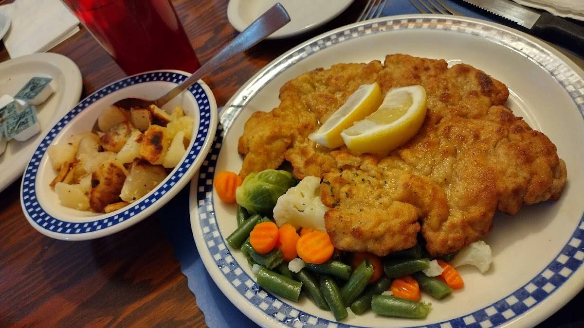 Uwe's German Restaurant restaurant in Colorado Springs - photo 2