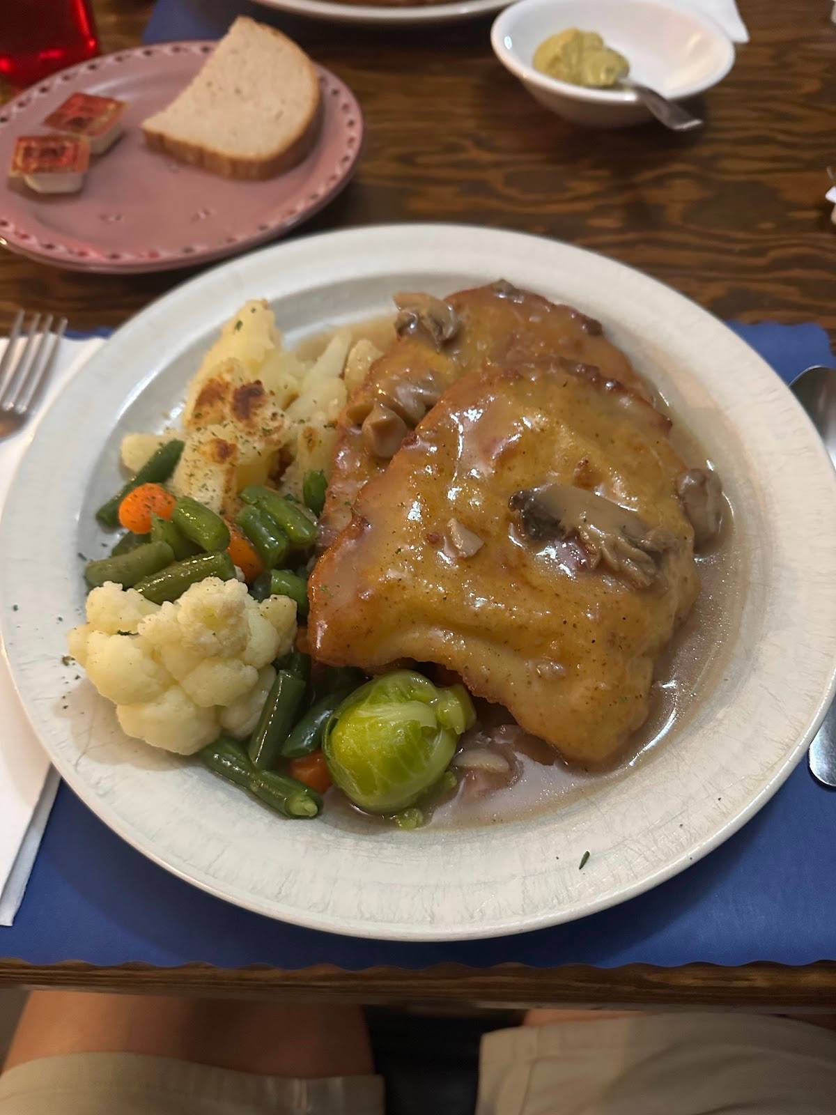 Uwe's German Restaurant restaurant in Colorado Springs - photo 3