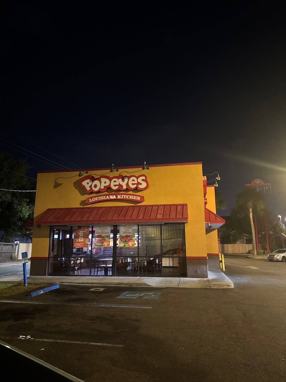 Popeyes Louisiana Kitchen restaurant in Tampa - photo 4