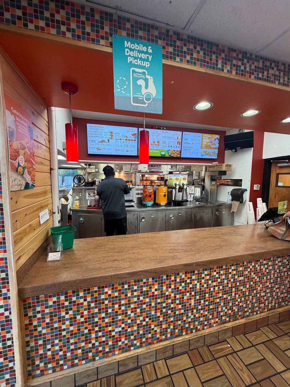 Popeyes Louisiana Kitchen restaurant in Tampa - photo 5
