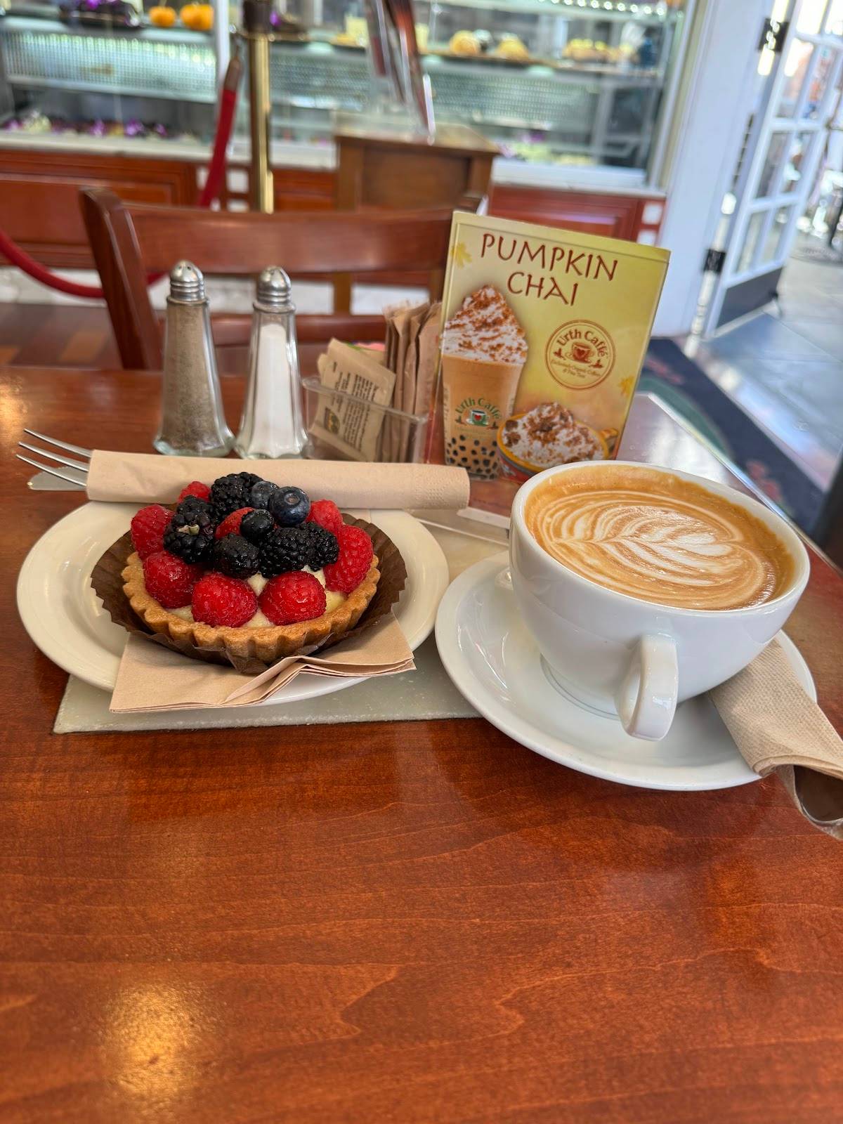 Urth Caffe Beverly Hills restaurant in Beverly Hills - photo 4
