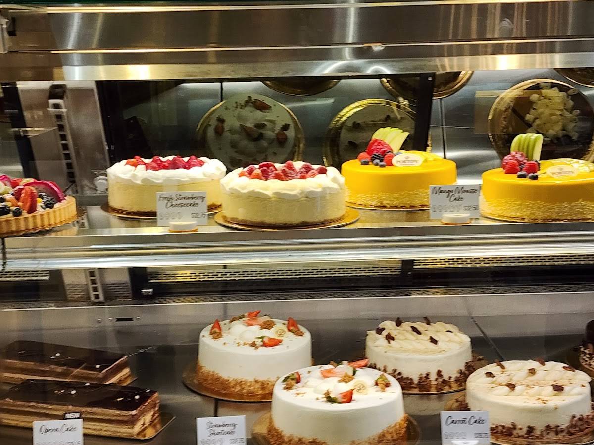 Porto's Bakery and Cafe restaurant in Glendale - photo 3