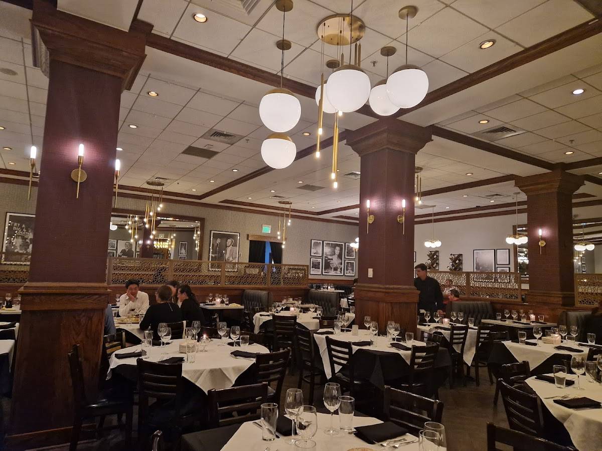 Maggiano's Little Italy restaurant in Denver - photo 4
