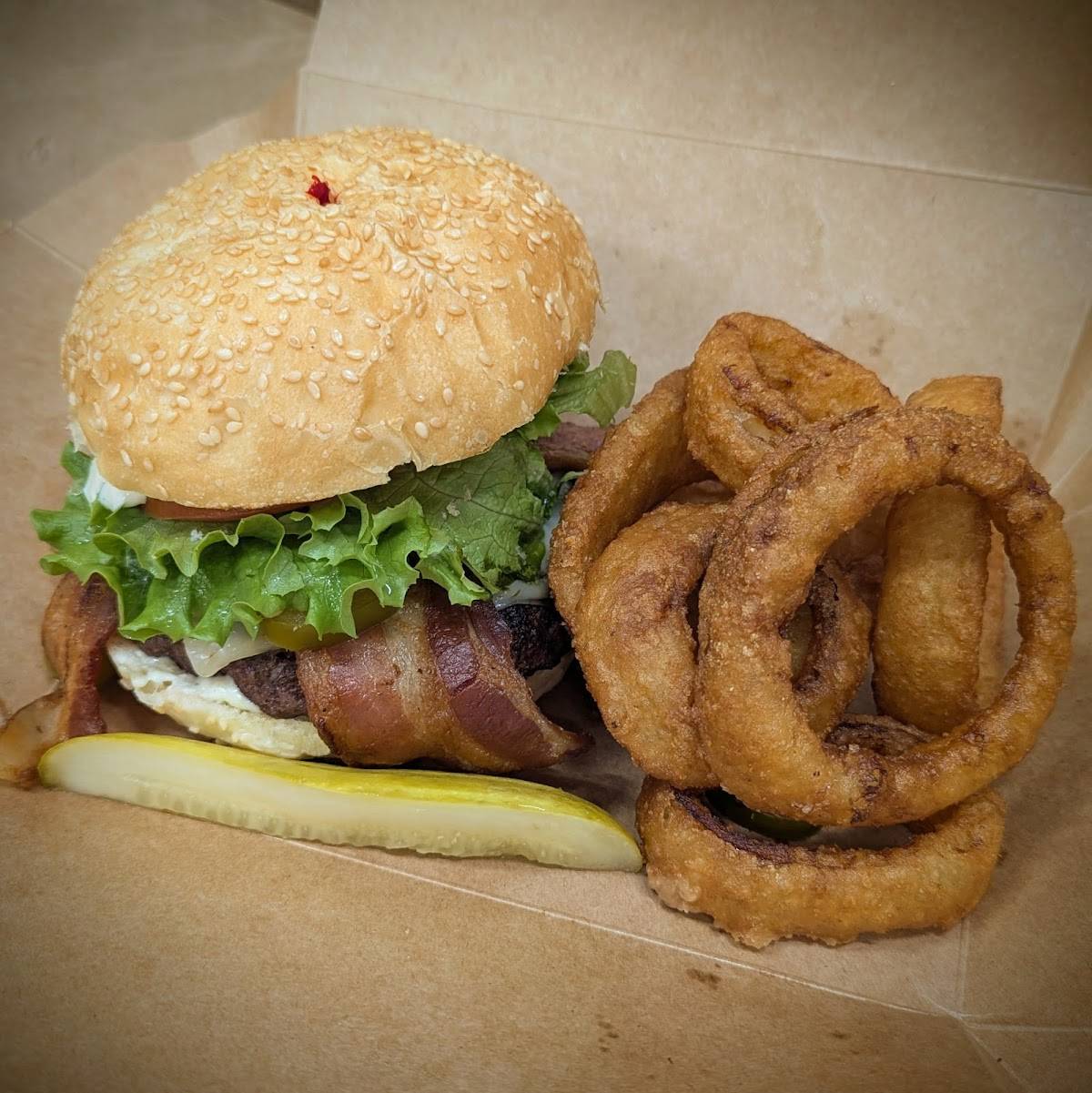 Burgers and Brew restaurant in Sacramento - photo 3