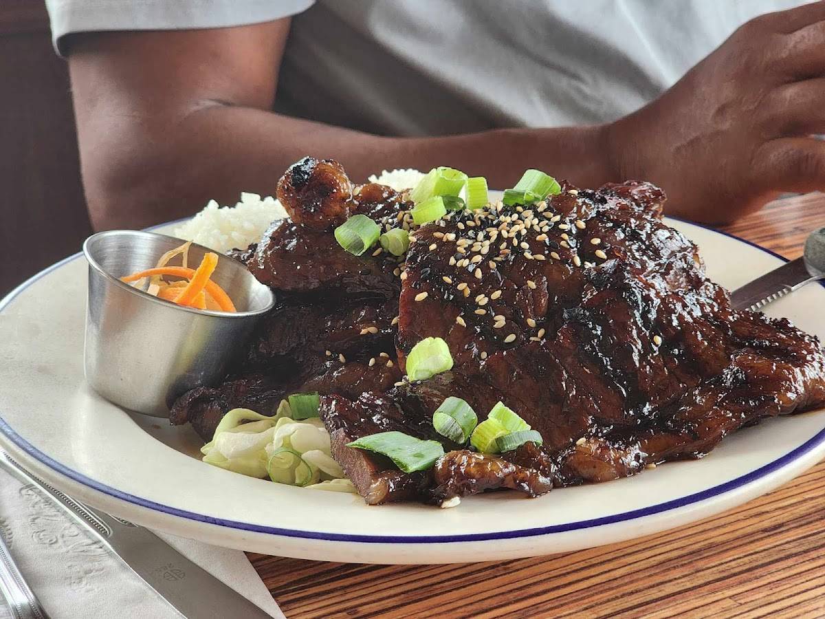 Coconut Grill restaurant in Hilo - photo 4