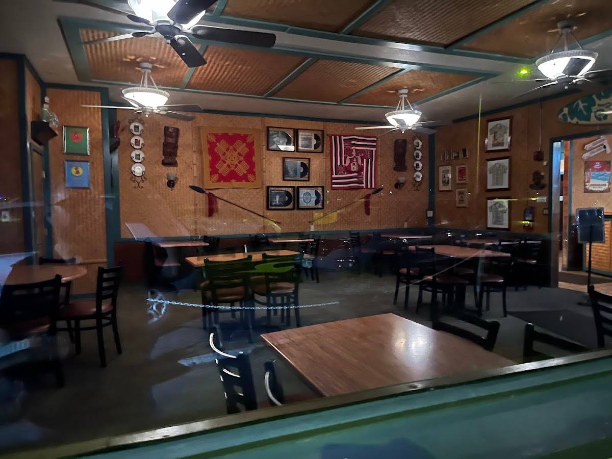 Coconut Grill restaurant in Hilo - photo 5