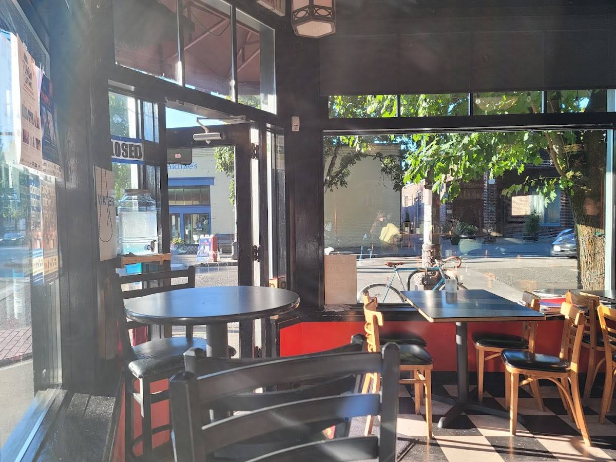 Lottie's Lounge restaurant in Seattle - photo 5