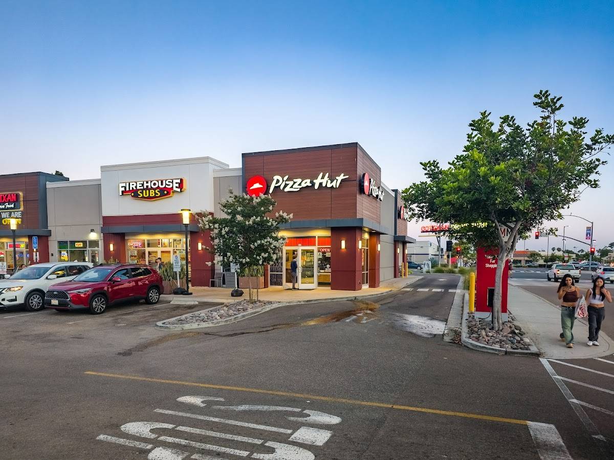 Pizza Hut restaurant in San Diego - photo 3