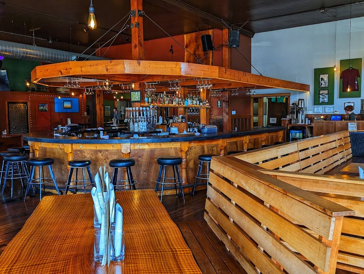 Plank Town Brewing Company restaurant in Springfield - photo 5