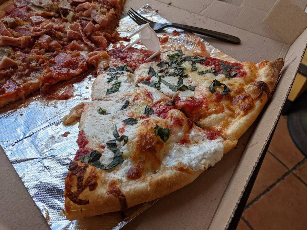 Borino's Pizza restaurant in Verona - photo 3